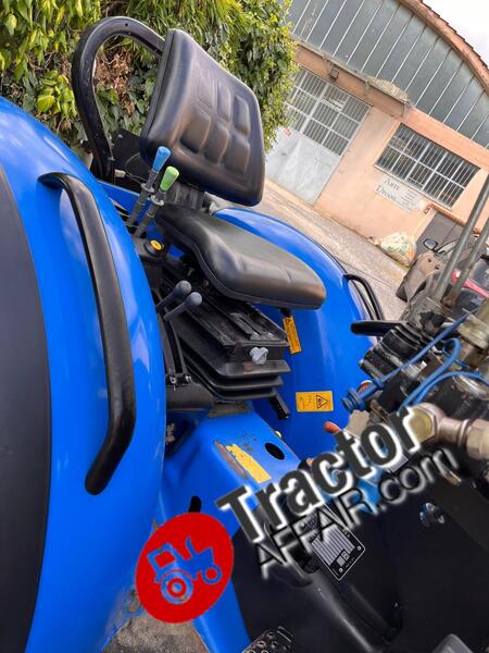 NEW HOLLAND TCE 40 CV TRATTORE USATO 4X4 CARICATORE PALA E FORCHE-PHOTO-2024-05-29-10-53-56 6.jpg